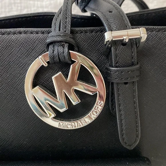 Michael Kors - Saffiano Leather Structured Tote - Picture 8 of 17